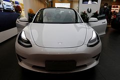 Власти США раскритиковали систему автопилота Tesla